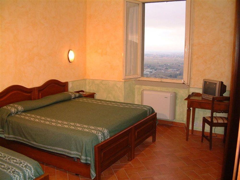Hotel Oasi Da Paolo Castelluzzo Zimmer foto