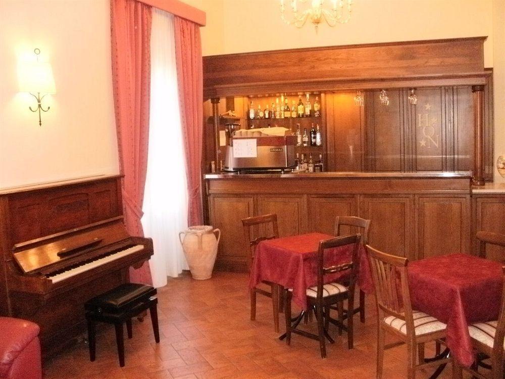 Hotel Oasi Da Paolo Castelluzzo Restaurant foto